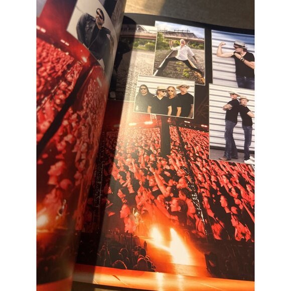 Metallica Worldwired Tour 2016/17/18 Concert Program Booklet - Picture 7 of 8